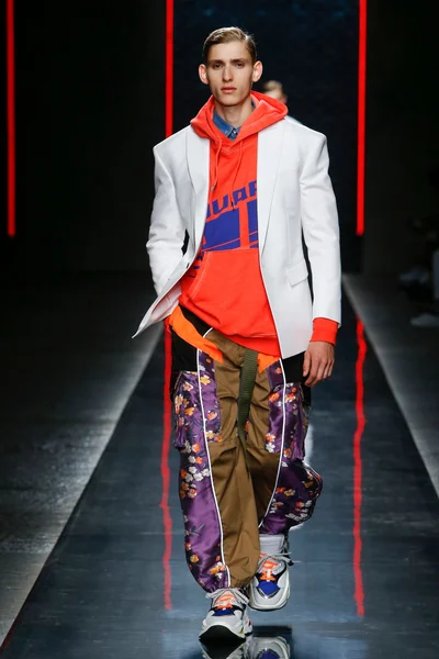 Look 28